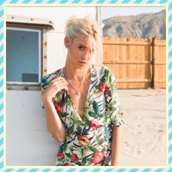 🎀Palm Maxi Dress🎀 - Picture 2 of 5